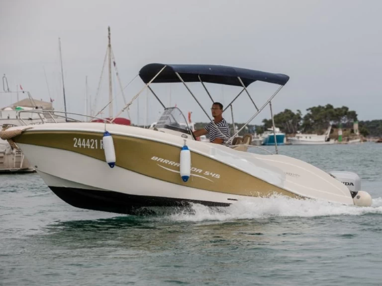Bateau à moteur à louer à Rab au meilleur prix