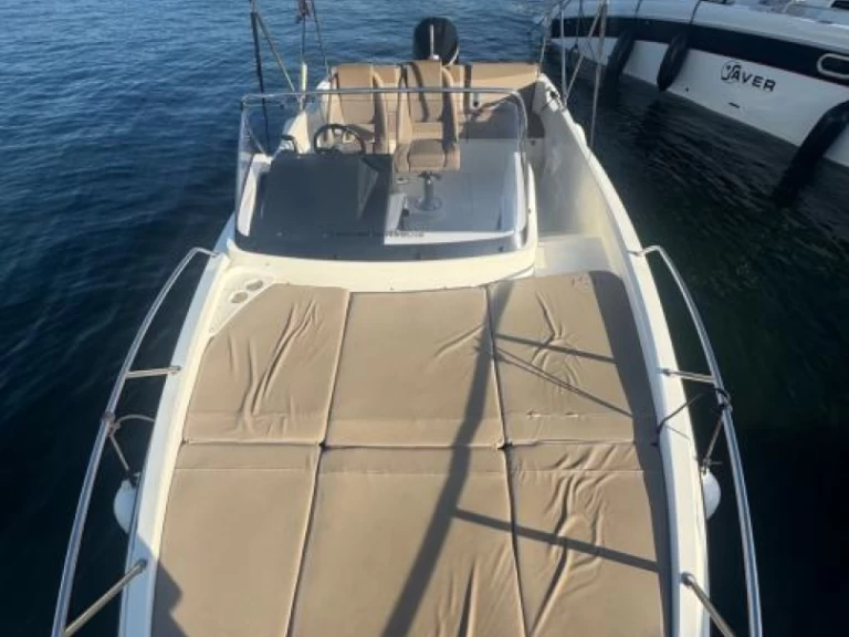 Location bateau Rab pas cher Activ 675 Sundeck