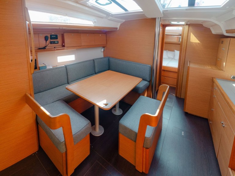 Louez un Dufour Dufour 430 Grand Large à Préveza