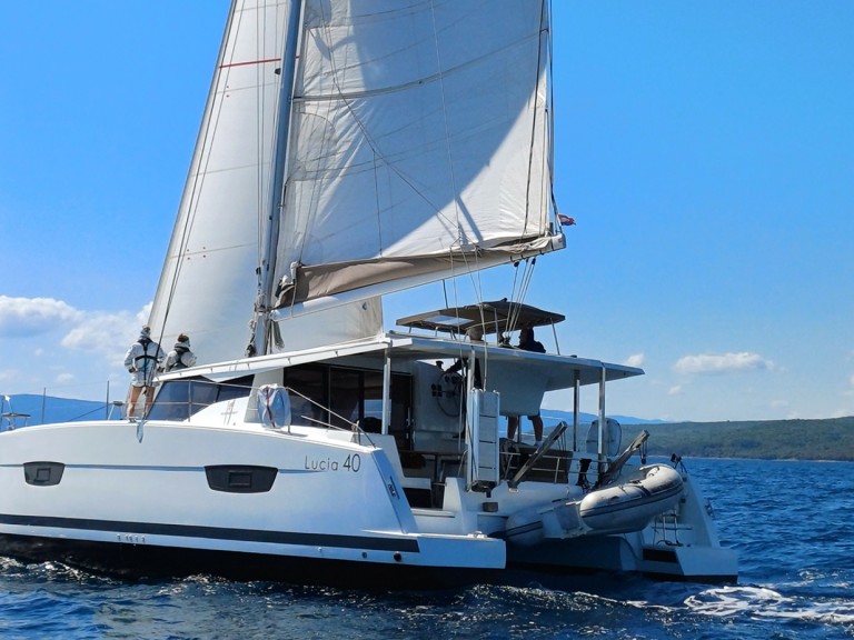 Louez un Fountaine Pajot Lucia 40 à Punat