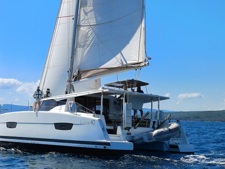 Louez un Fountaine Pajot Lucia 40 à Punat