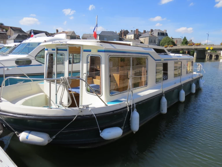 Location bateau Jeanneau Classic Family 4-8 p. à Sablé-sur-Sarthe sur Samboat