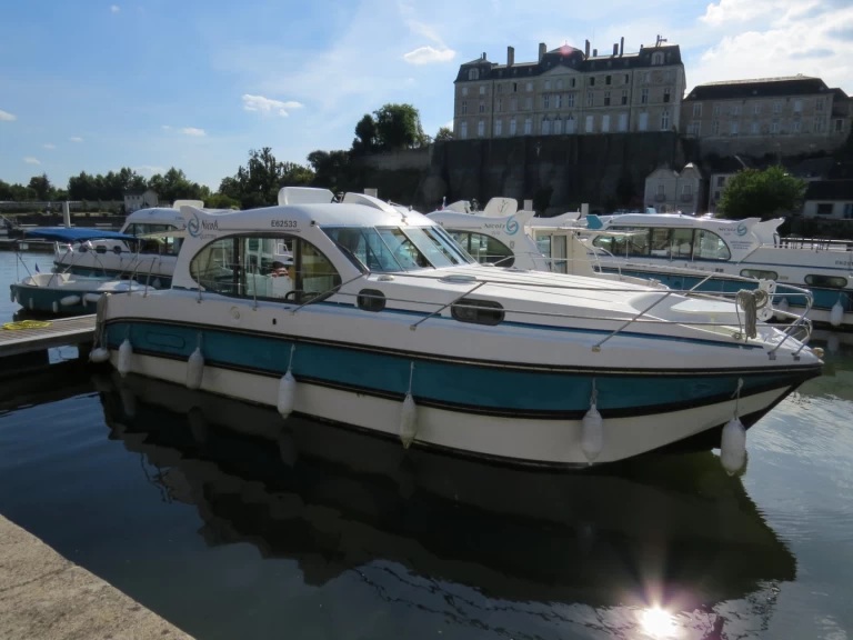 Location bateau Nicols Yacht Premium Family 4-6 p. à Sablé-sur-Sarthe sur Samboat