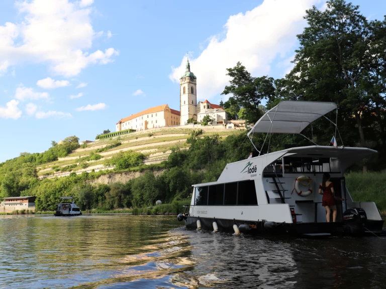 Location bateau Mělník pas cher YB35