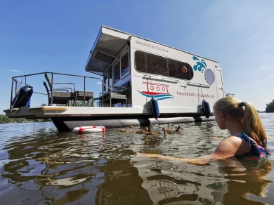 Hire Canal boat Rolly with a boat licence