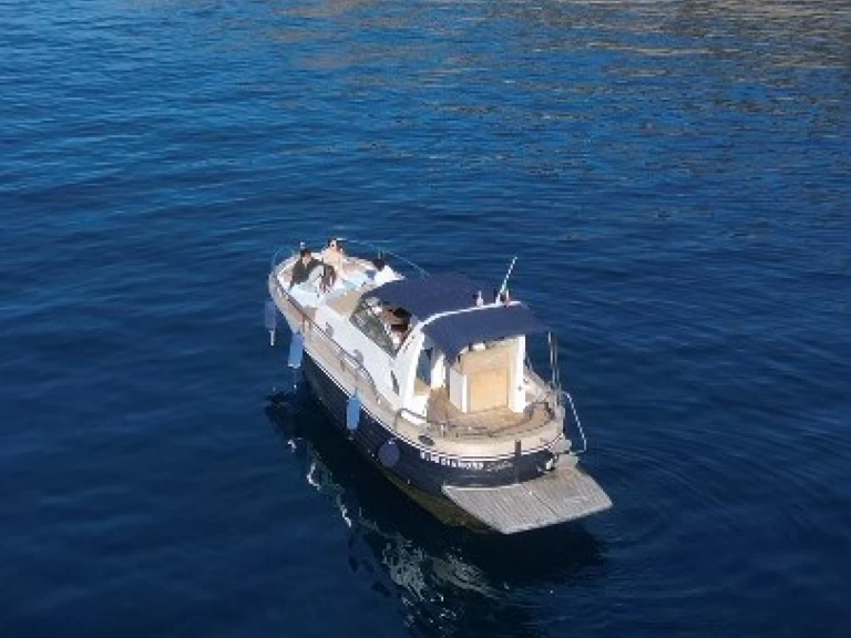 Louer Bateau à moteur avec ou sans skipper Cantiere Mimi à Sorrento