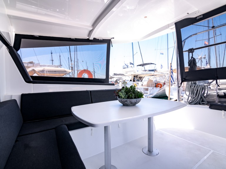 Catamaran à louer à Toúrlos au meilleur prix