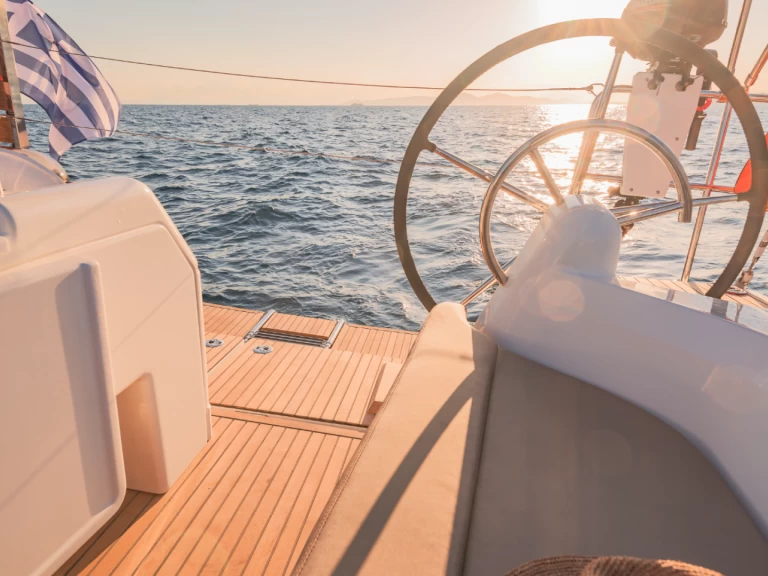 Location bateau Jeanneau Sun Odyssey 410 à Lávrio sur Samboat