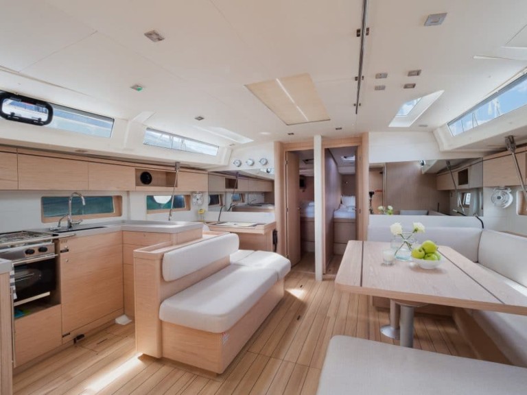 Voilier à louer à Gouviá au meilleur prix