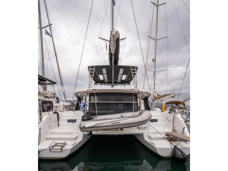 Catamaran à louer à Néa Péramos au meilleur prix