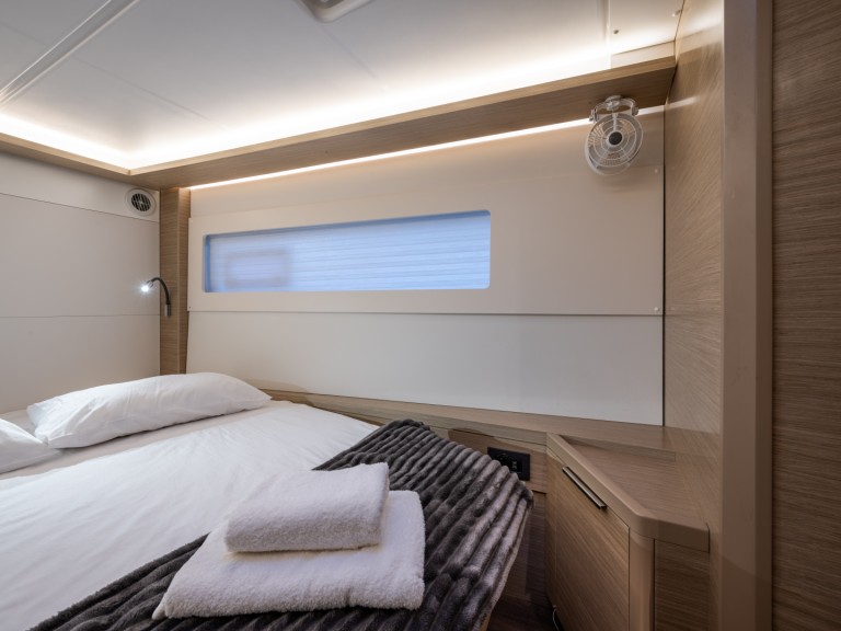 Location bateau Néa Péramos pas cher Lagoon 46