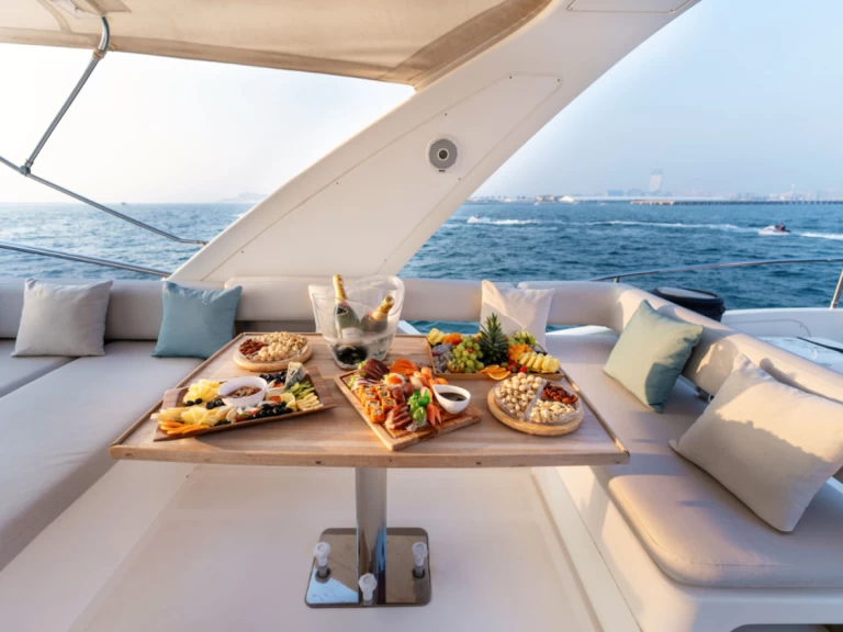 Location bateau Azimut Azimut 53 Fly à Dubai Marina sur Samboat