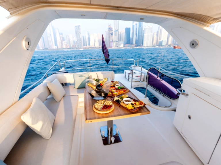 Louez un Azimut Azimut 53 Fly à Dubai Marina