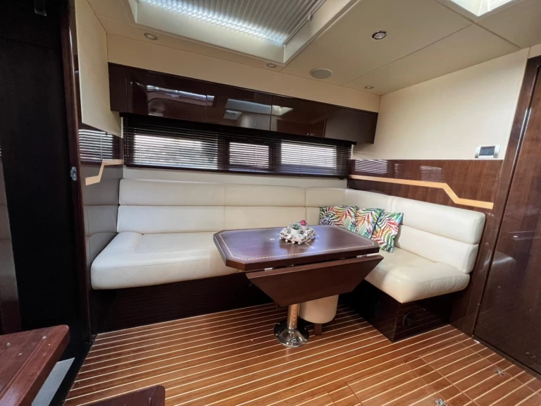 Location bateau Galeon Galeon 385 HTS à Seget Donji sur Samboat