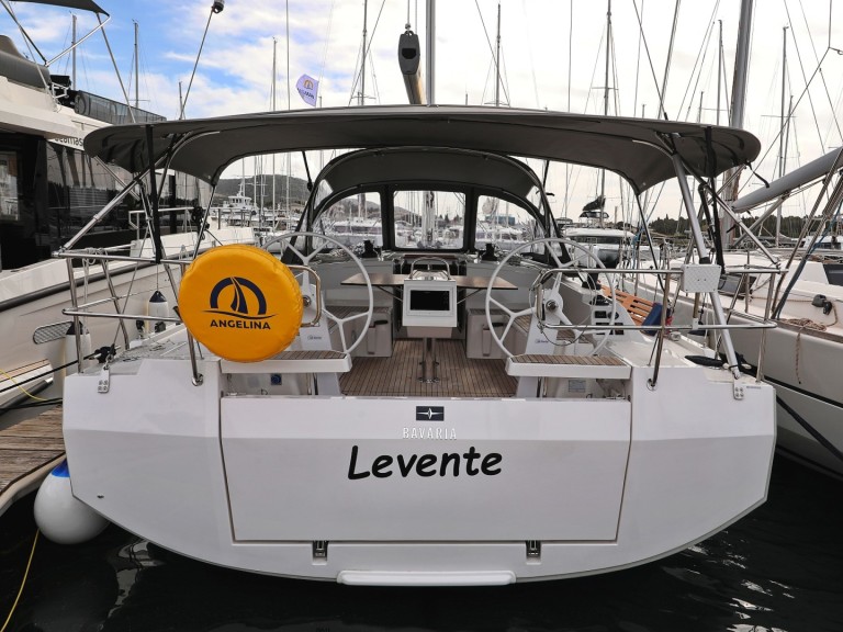 Location bateau Sibenik pas cher Bavaria C42