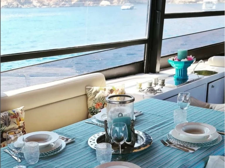 Location Yacht Posillipo technema  avec permis