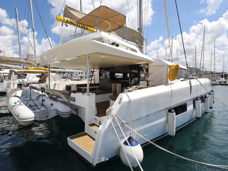 Catamaran à louer à Rogoznica au meilleur prix