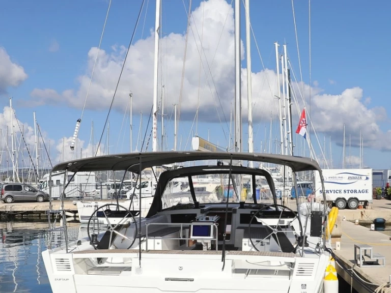 Location bateau Dufour Dufour 530 à Trogir sur Samboat