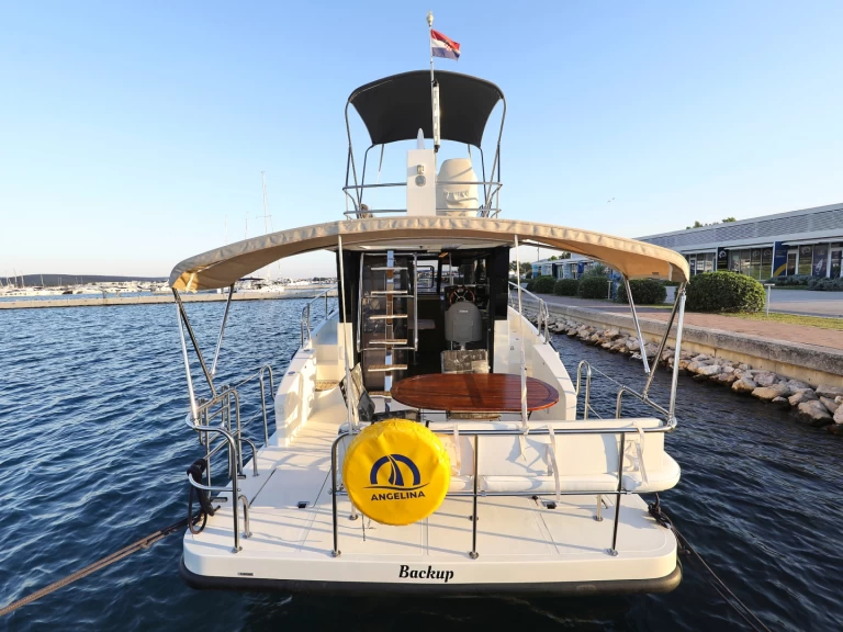 Louez un Cobra Yachts Futura 40 Grand Horizon à Sveti Filip i Jakov