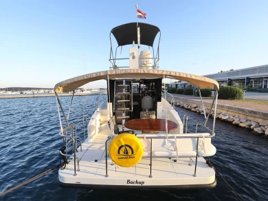 Hire a Cobra Yachts Futura 40 Grand Horizon Sveti Filip i Jakov