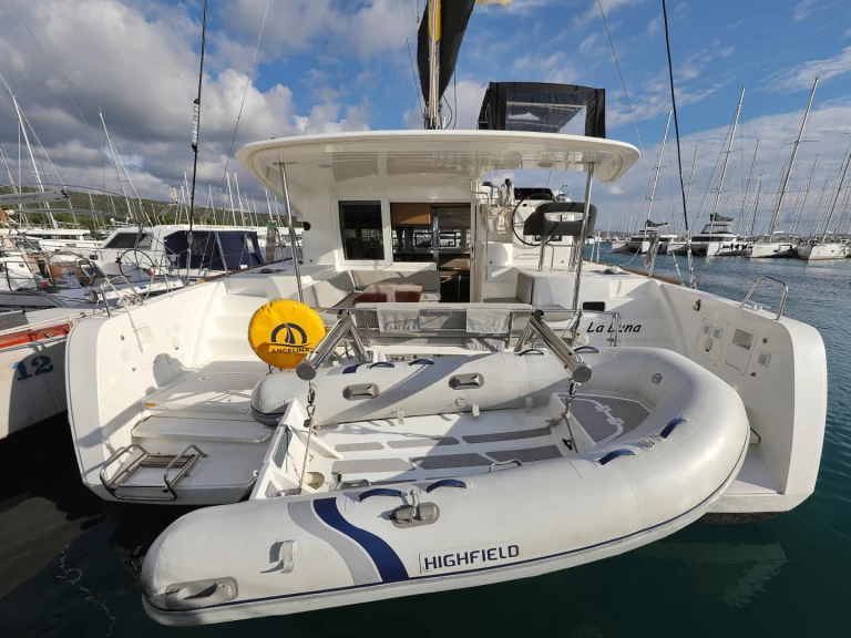 Catamaran à louer à Sveti Filip i Jakov au meilleur prix