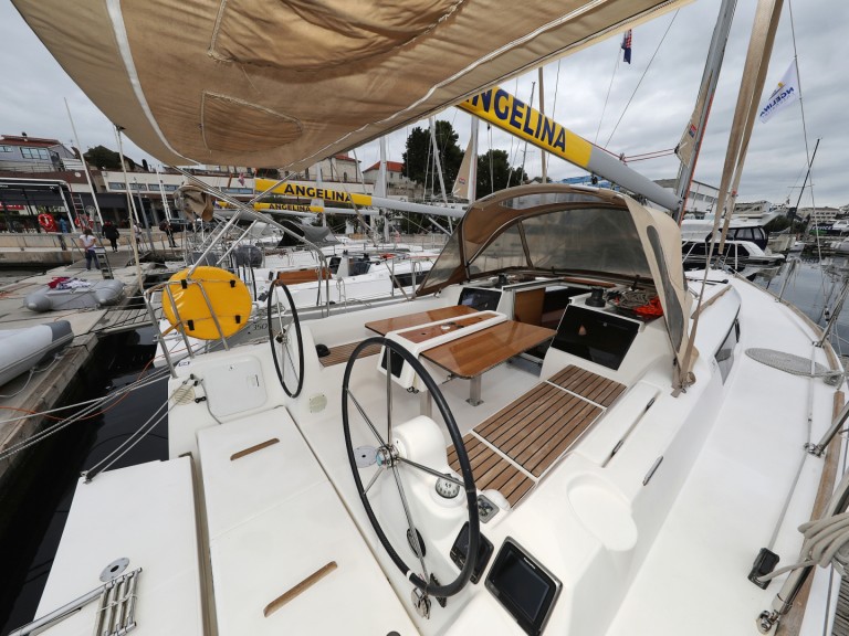 Louez un Dufour Dufour 350 Grand Large à Sibenik