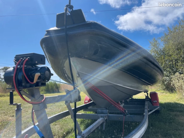 Louez un Valiant DR 750 Fishing à Baden