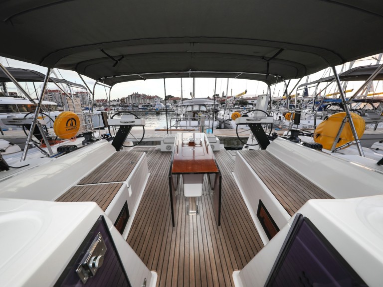 Location bateau Trogir pas cher Dufour 470