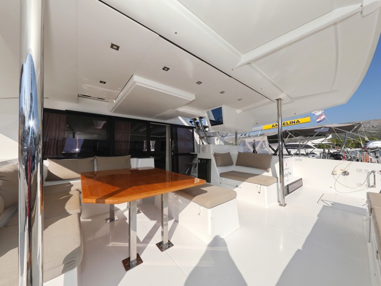 Location à Sveti Filip i Jakov - Fountaine Pajot Saba 50 sur SamBoat