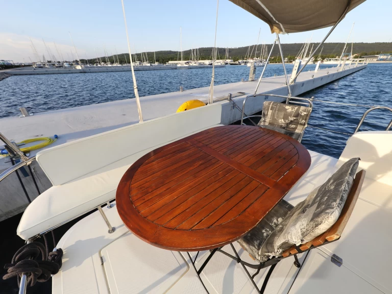 Cobra Yachts Futura 40 Grand Horizon a louer à Sveti Filip i Jakov