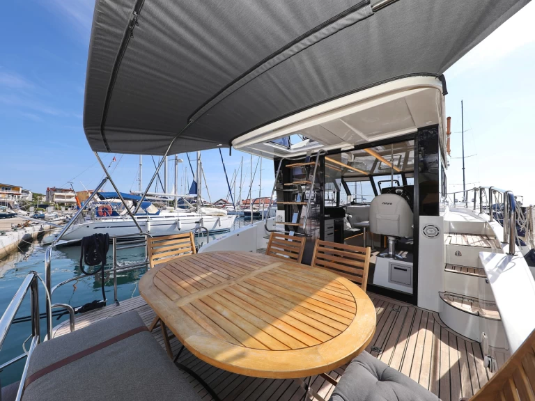 Location bateau Sibenik pas cher Futura 40 Grand Horizon