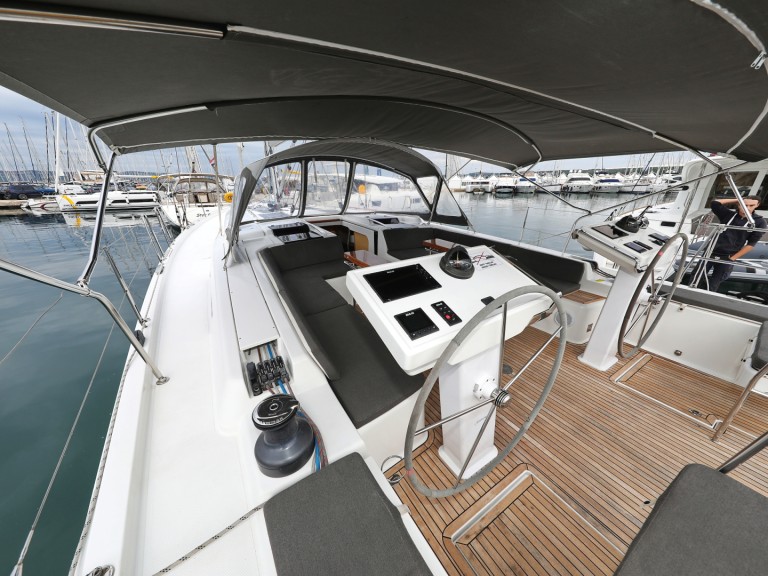 Location bateau Trogir pas cher Hanse 548