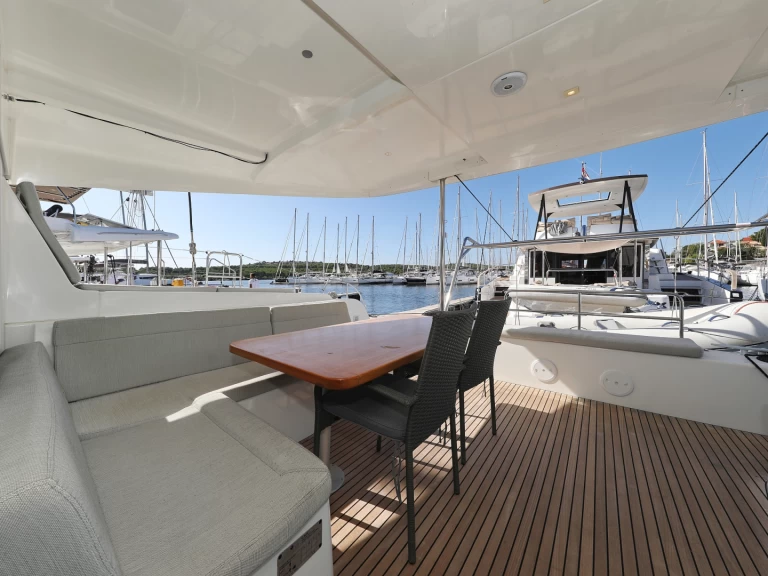 Louer Catamaran avec ou sans skipper Lagoon à Sveti Filip i Jakov