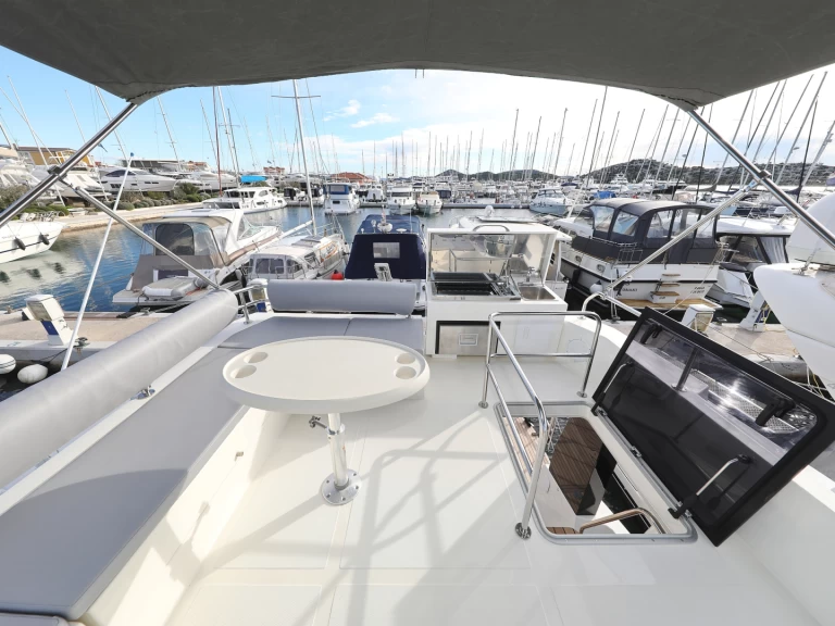 Location bateau Cobra Yachts Seamaster 45 à Sibenik sur Samboat