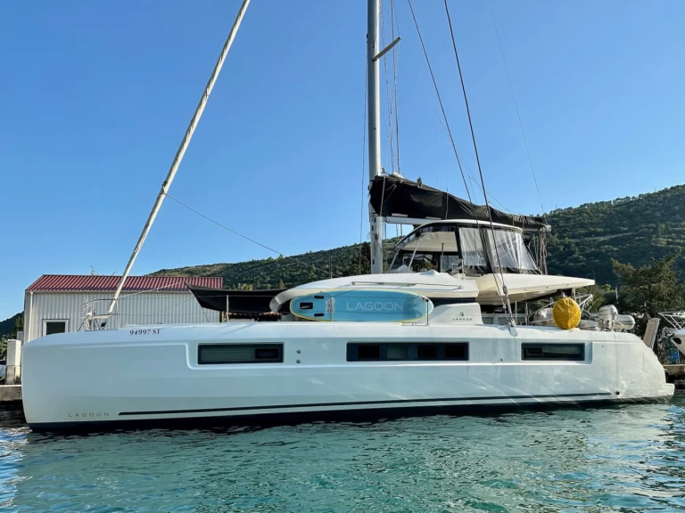 Louez un Lagoon Lagoon 50 à Kaštela