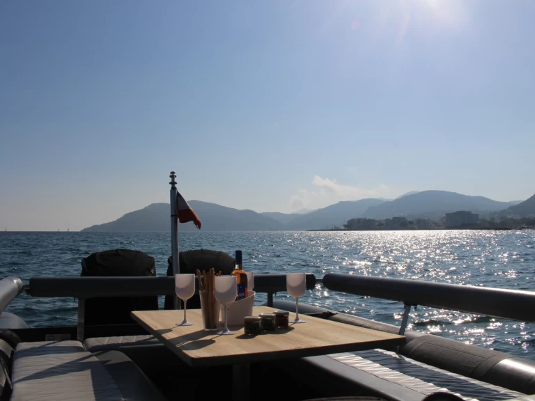 Semi-rigide à louer à Cannes au meilleur prix