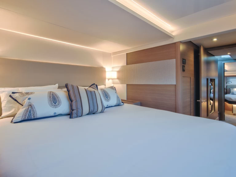 Leopard Leopard 53 Powercat a louer à Port Grimaud