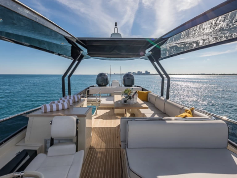 Location Yacht à Dubai Marina - Sunseeker Sunseeker 60