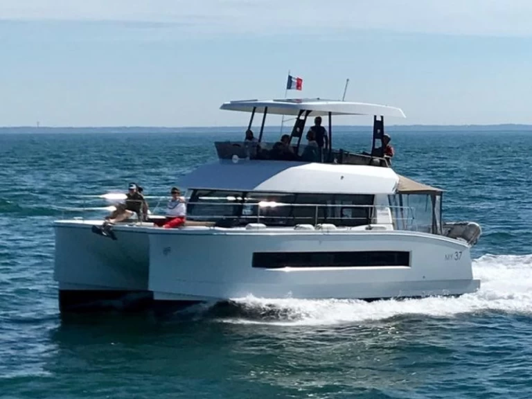 Location bateau Fountaine Pajot Fountaine Pajot MY 37 à Cogolin sur Samboat