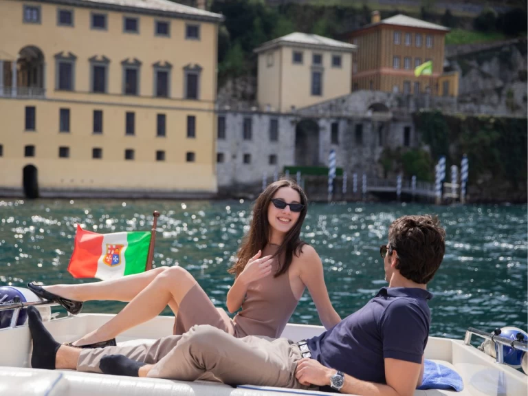 Bateau à moteur à louer à Bellagio au meilleur prix