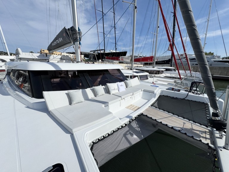 Location à Port Grimaud - Aventura Aventura 45 sur SamBoat