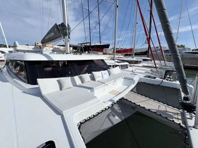 Location à Port Grimaud - Aventura Aventura 45 sur SamBoat