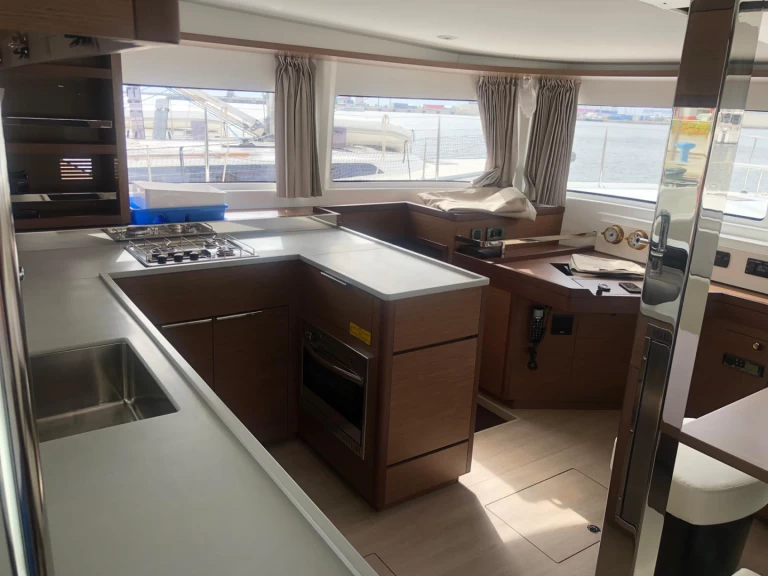 Location bateau Cagliari pas cher Lagoon 46