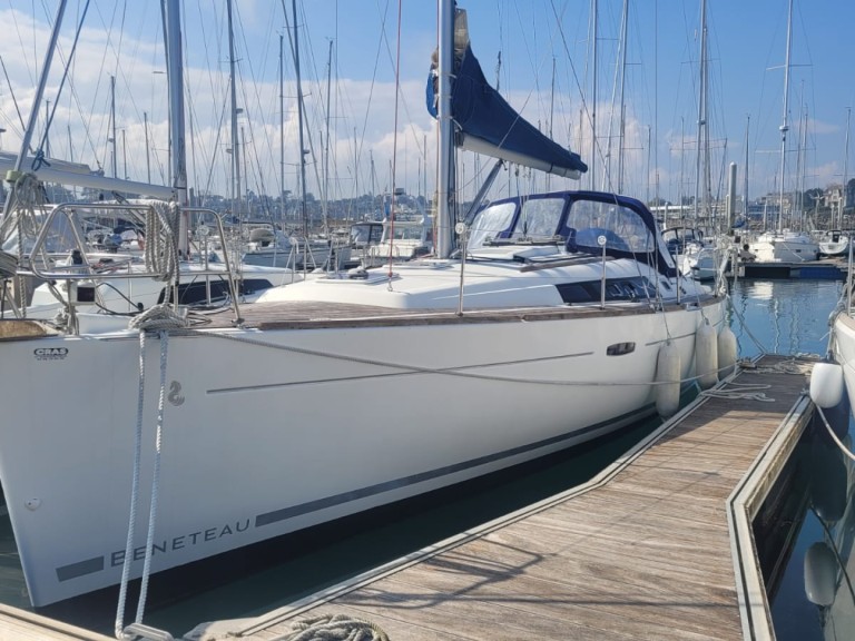Location bateau Saint-Quay-Portrieux pas cher Oceanis 37