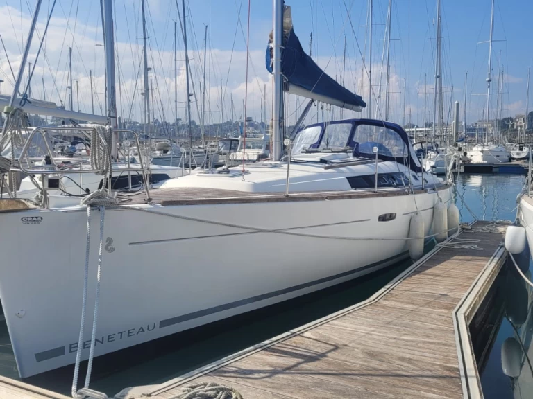 Location bateau Saint-Quay-Portrieux pas cher Oceanis 37