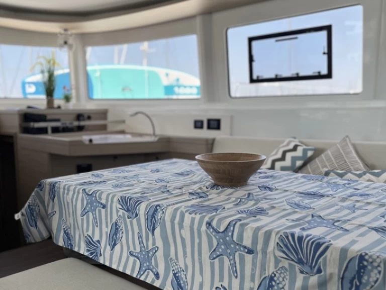 Catamaran à louer à Álimos au meilleur prix