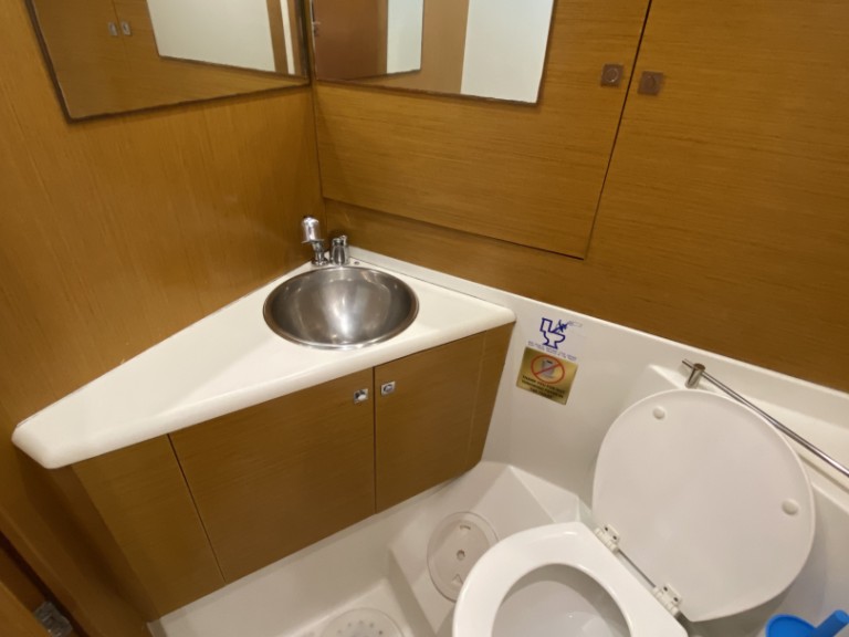 Louer Voilier avec ou sans skipper Jeanneau à Álimos