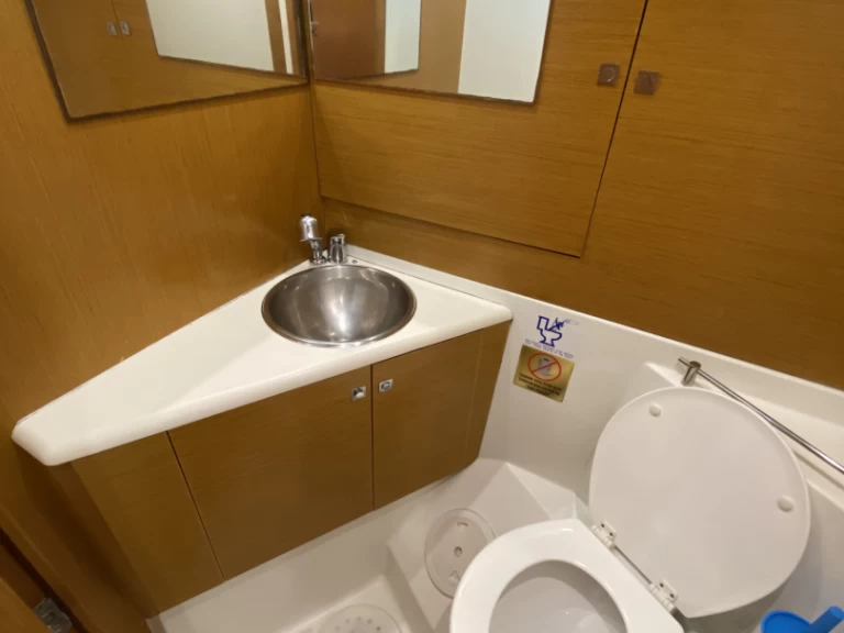 Louer Voilier avec ou sans skipper Jeanneau à Álimos