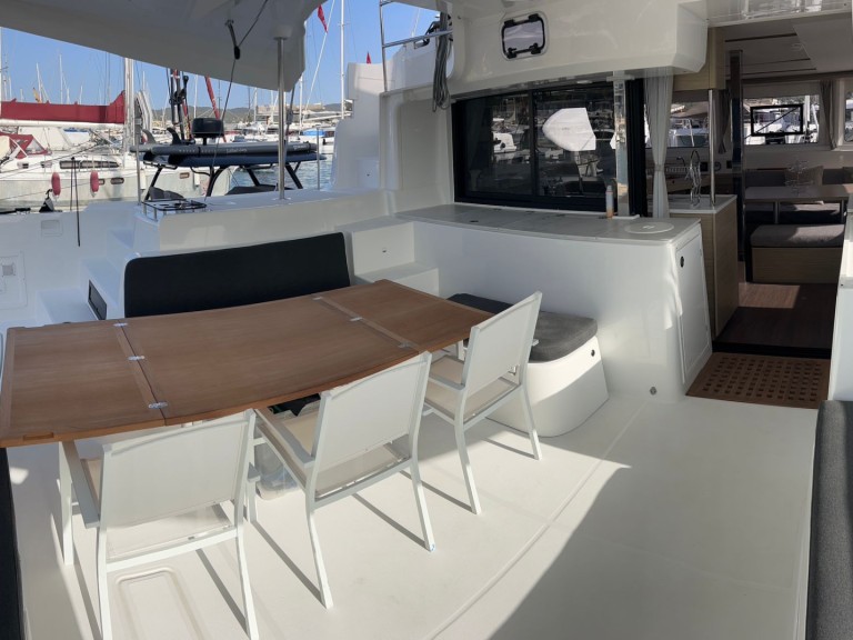 Louez un Lagoon Lagoon 46 à Sant Antoni de Portmany