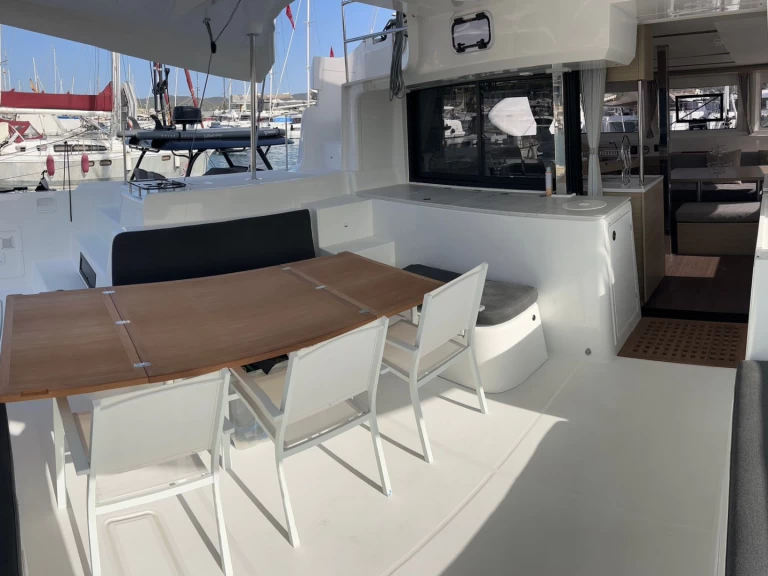 Louez un Lagoon Lagoon 46 à Sant Antoni de Portmany